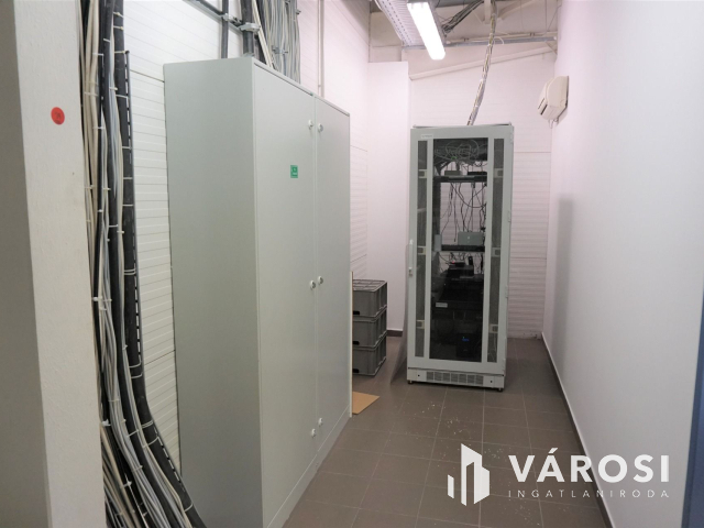 Ausztria határától mindössze 7 km-re korszerű telephely!