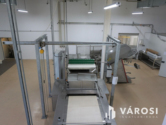 Ausztria határától mindössze 7 km-re korszerű telephely!