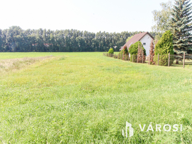 Építési telek engedélyekkel, tervekkel együtt eladó