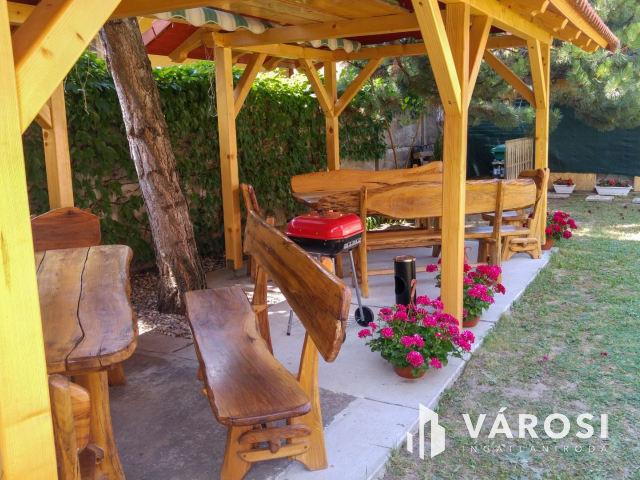 15 apartmanból álló apartmanház eladó Siófokon