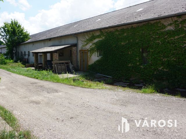 Földszinten elhelyezkedő ipari ingatlan remek áron!