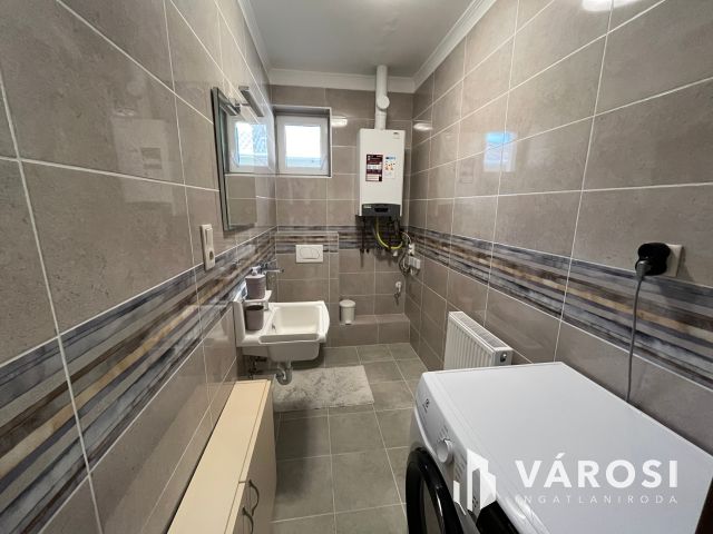 Debrecen Kertvárosi Lakóparkban Igényes Szép Ház