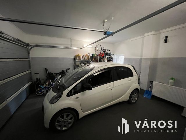 Debrecen Kertvárosi Lakóparkban Igényes Szép Ház