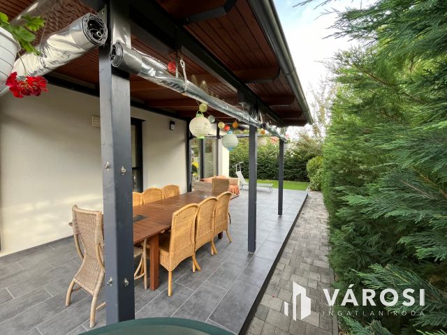 Debrecen Kertvárosi Lakóparkban Igényes Szép Ház