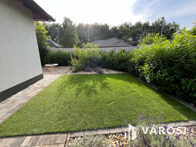 Debrecen Kertvárosi Lakóparkban Igényes Szép Ház