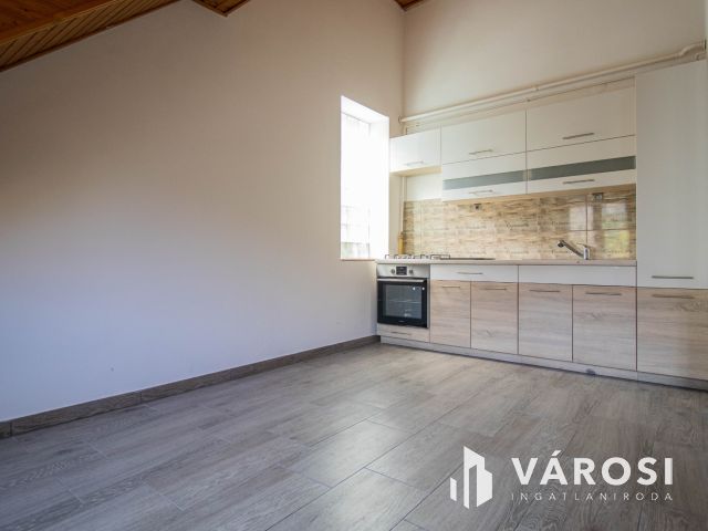 Belső udvaron lévő Iroda eladó Győr belvárosban