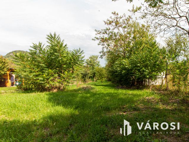 15 % beépíthetőségű telek eladó Esztergom-Búbánatvölgyében