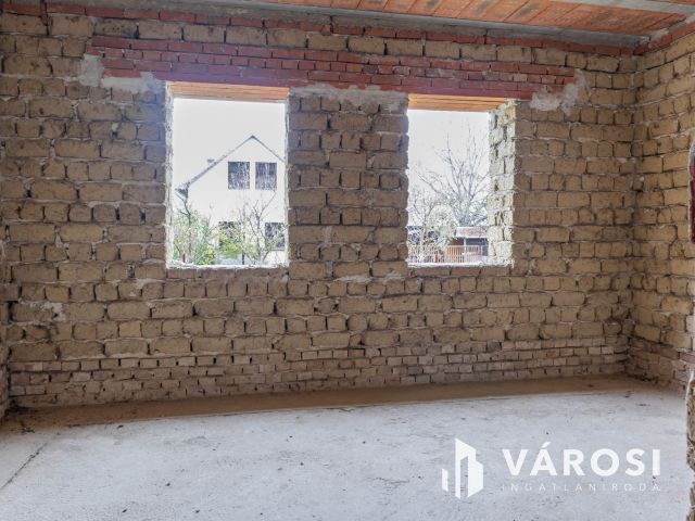 Szerkezetkész öko szálláshely Újirázon