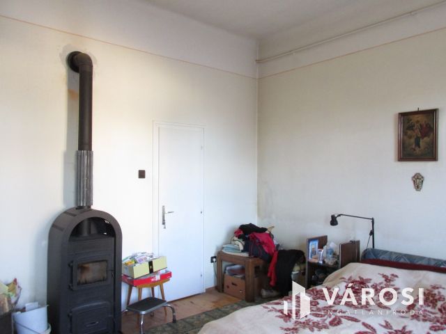 Egy központi elhelyezkedésű nagypolgári ház Érsekvadkerten