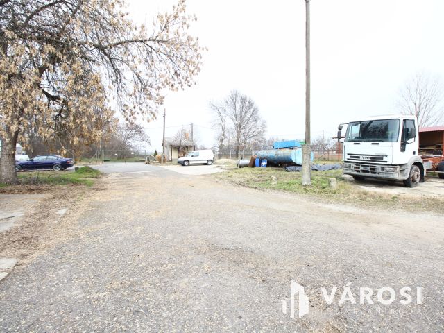 Vásárhelyen kiváló telephelyet kínálok.