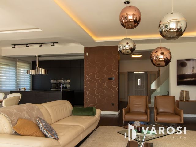 Mediterrán luxusvilla Érd Fenyves-Parkvárosban