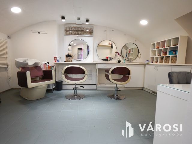 Bevezetett szépségszalon vendégkörrel remek helyen!