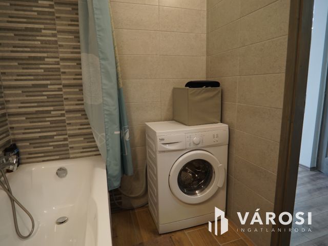 Belváros közeli, igényes lakás a hetediken!