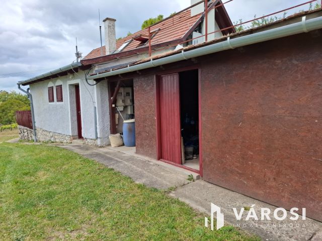 Saját rezsiköltségét megtermelő Balatoni panorámás nyaraló