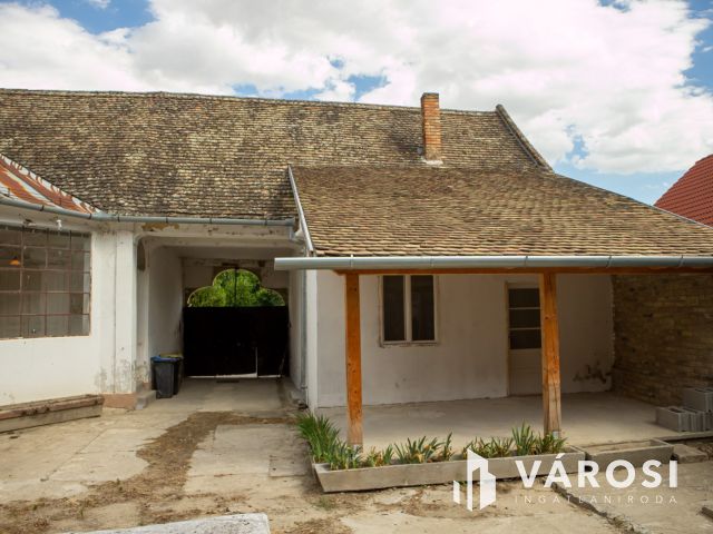 2 lakásos nagypolgári ház Dunaszekcsőn eladó