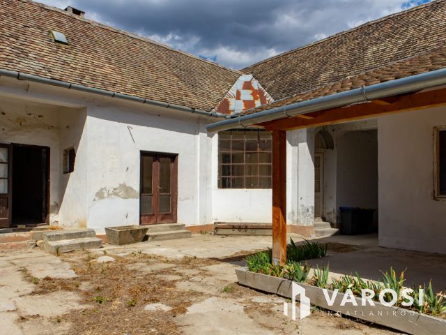 2 lakásos nagypolgári ház Dunaszekcsőn eladó