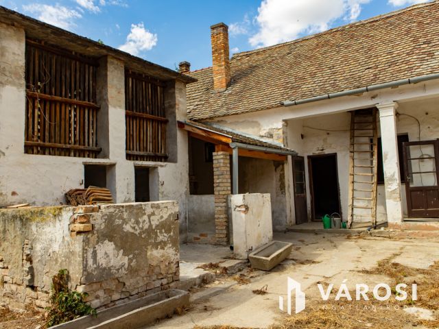 2 lakásos nagypolgári ház Dunaszekcsőn eladó