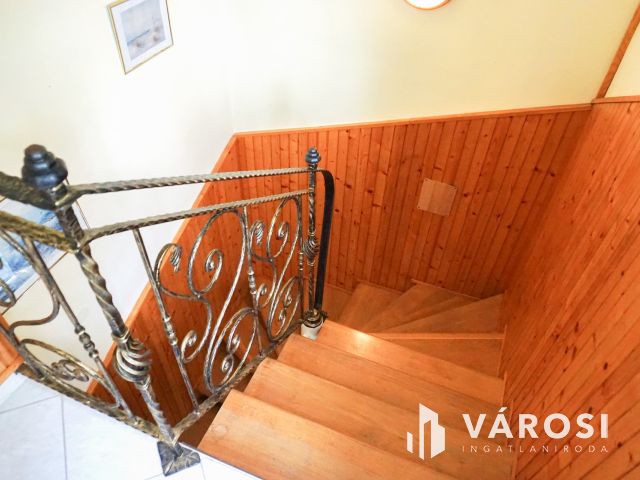 Saját szállodát vagy méretes családi ház érdekelné Siófokon?