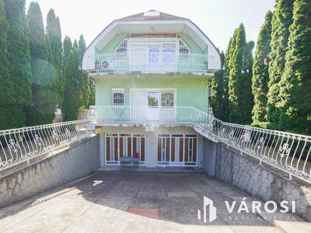 Saját szállodát vagy méretes családi ház érdekelné Siófokon?