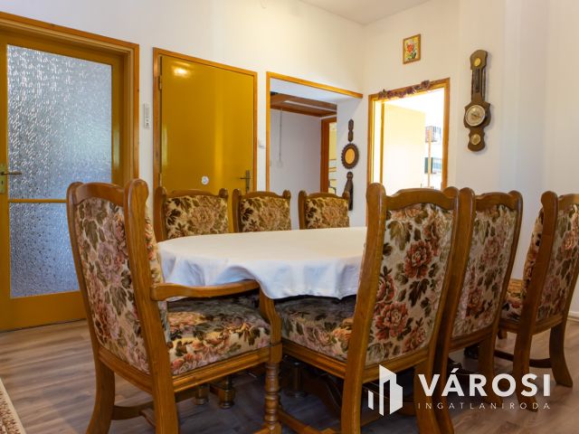 Napelemes családi ház Lánycsók csendes utcájában eladó