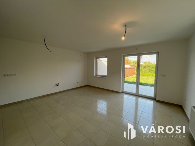 Debrecen mellett, 3 szoba nappalis kulcsrakész ház!