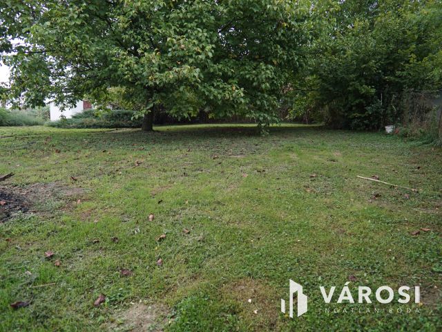 Lakható zárt kert, Látóhegyen