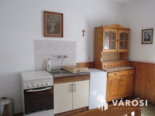 Kétgenerációs családi ház a faluközpont közelében