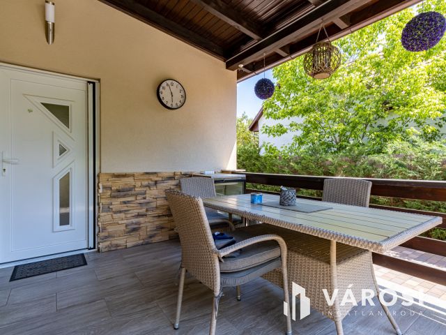 Két  ház, egy telken,  erdő mellett Szigethalmon eladó