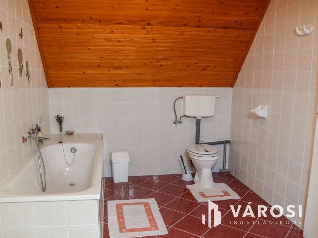 Balatonhoz közeli dupla lakás, dupla garázzsal