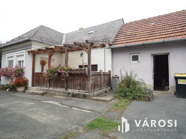 Szepetneken családi ház, sok lehetőséggel