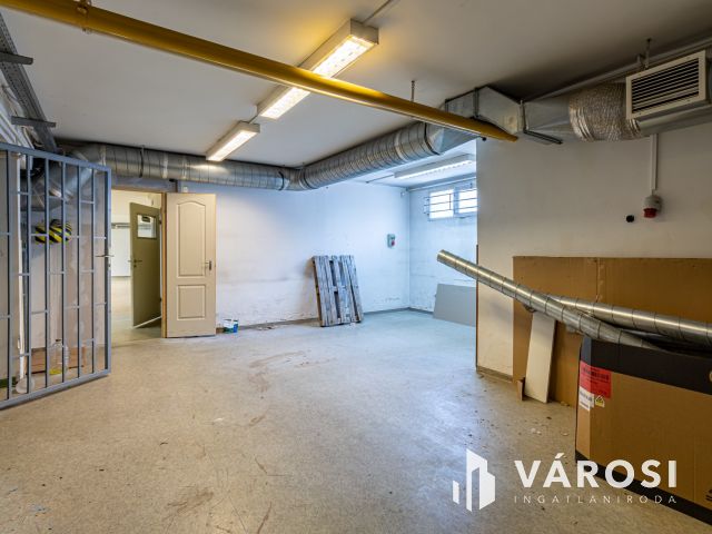 Főként raktárnak vagy műhelynek alkalmas helyiség kiadó