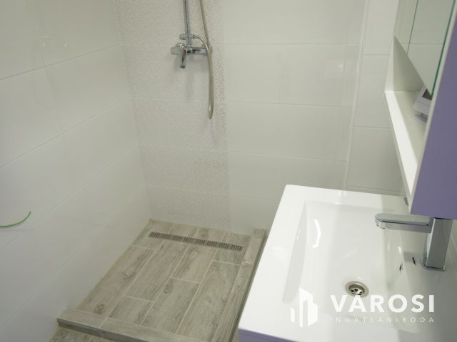 Azonnal költözhető 4 szobás felújított ház a központban