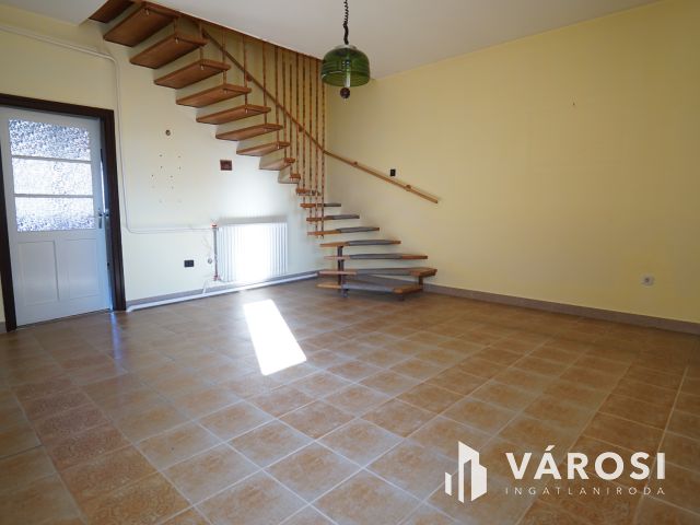 Kétgenerációs, folyamatosan karbantartott családi ház!