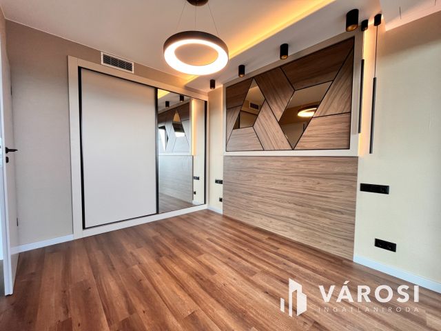 Ébredj a város felett – 91 m² luxus az Egyetem Towerben