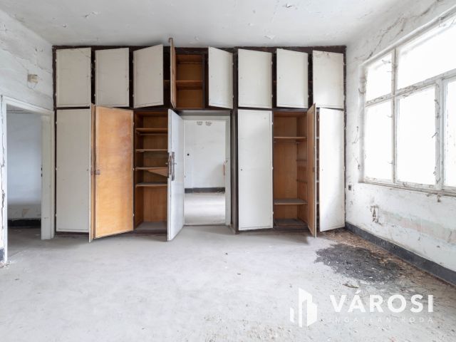 3018 m2-es raktár eladó a XXI. ker-ben, Csepel ipari részén