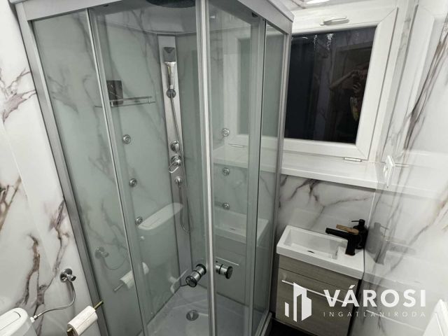 Debrecen Belvárosi, Nagyon Vagány Kis Lakás Kiadó!!!