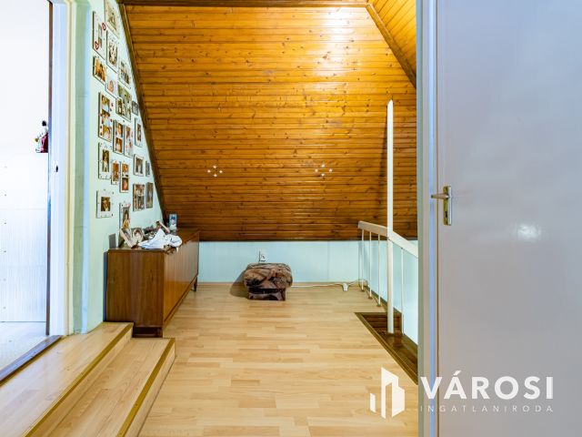 Három szobás ikerházfél eladó, Szigethalmon.