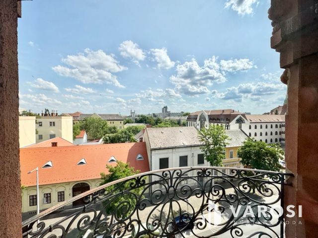 Gyönyörű lakás a BELVÁROSBAN!