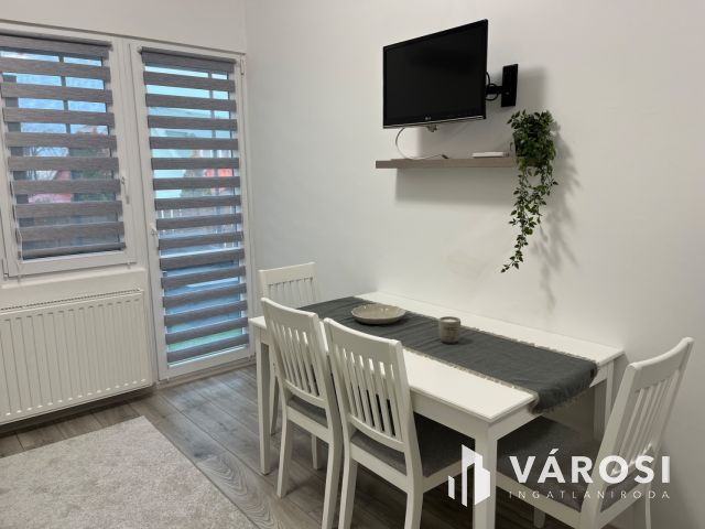 Hajdúszoboszlói, Nagyon Cool Kis Lakás, Nagy Terasszal!