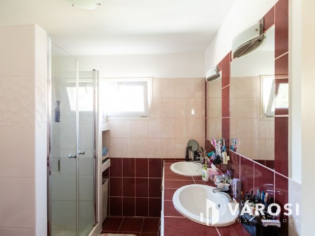 Modern családi ház eladó Győr-Ménfőcsanakon