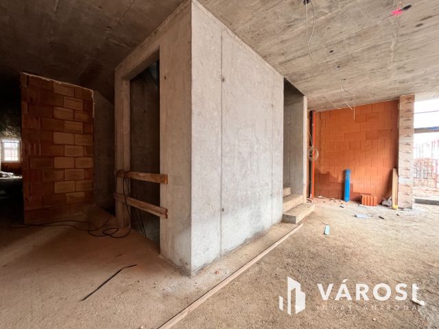 Modern új építésű lakás a Postakert szívében