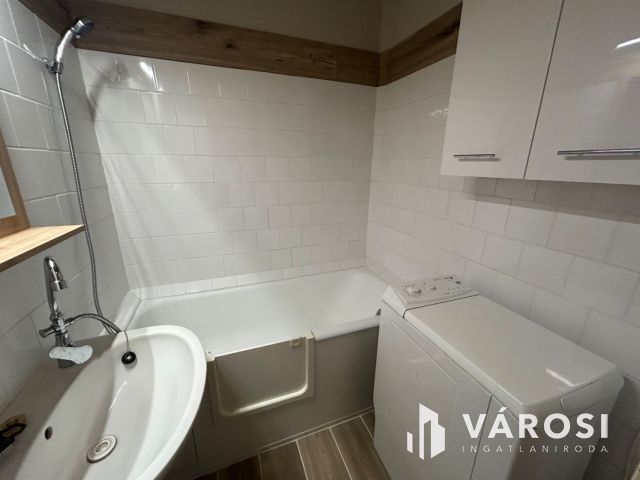 Kiadó első emeleti lakás a Debreceni Egyetem közelében