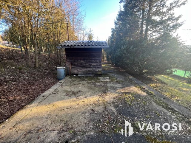 Remek elhelyezkedésű telek Pomázon!