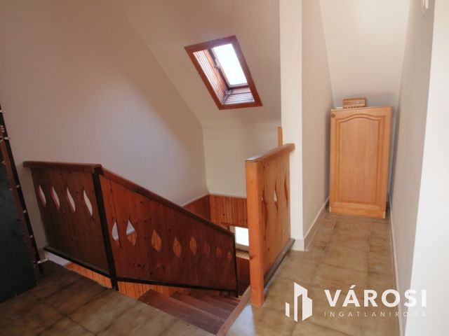 Családi ház gondos bérlőt keres