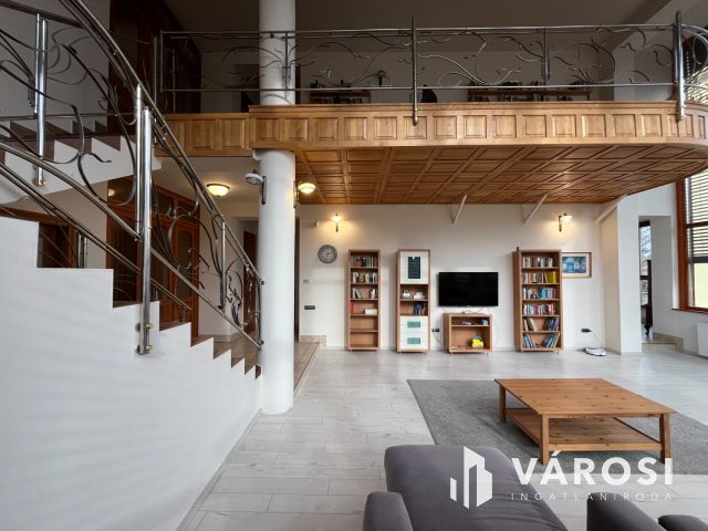 Debreceni Klasszikus Stílusú Impozáns Ingatlan Eladó!