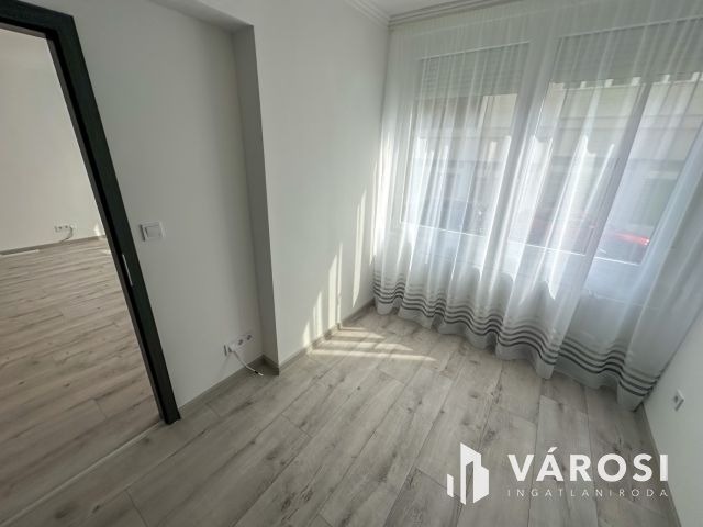 Arany János úton 1. emeleti, frissen felújított lakás eladó!