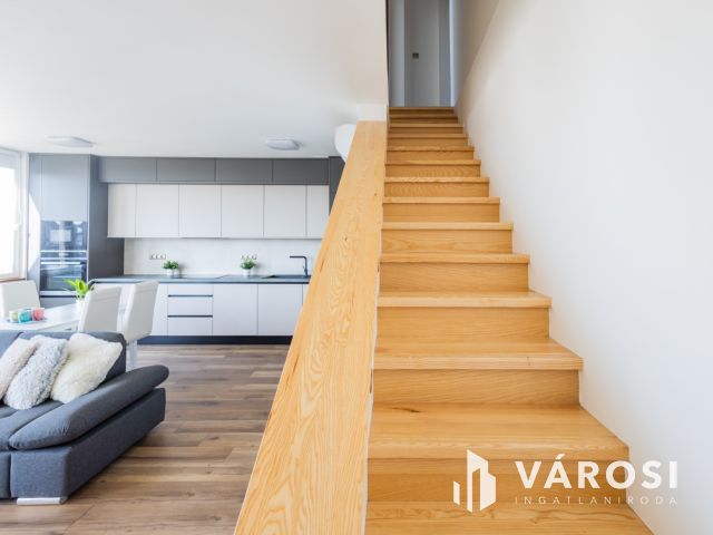 Felújított lakás a Kossuth tér mellett