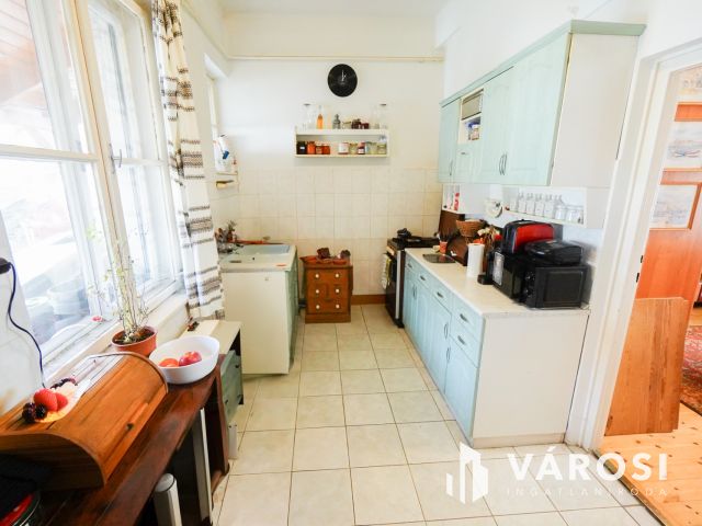 Szigetmonostor központi részén!