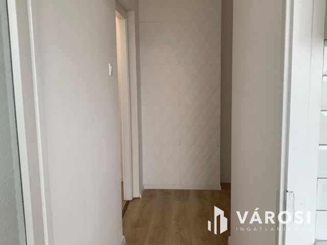 Derék utcán eladó egy  felújított, panorámás lakás