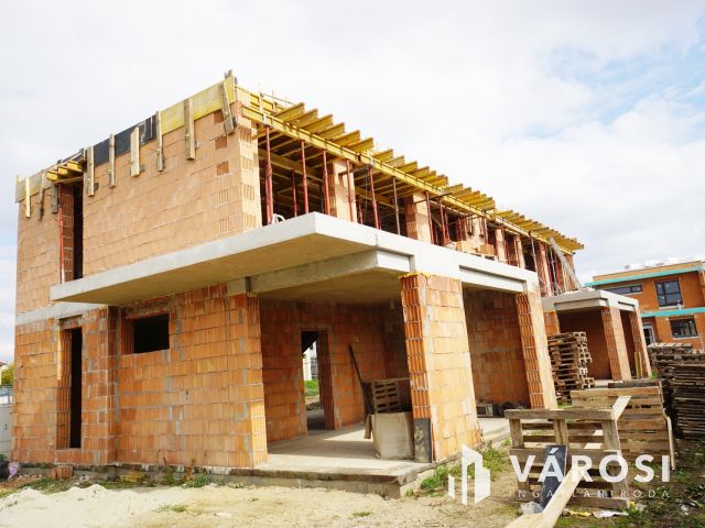 Nem klasszikus ikerház-önálló otthon élmény Ganzkertvárosban